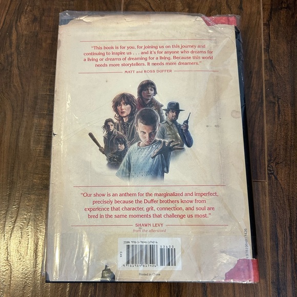 Stranger Things Offical Book - Picture 2 of 3